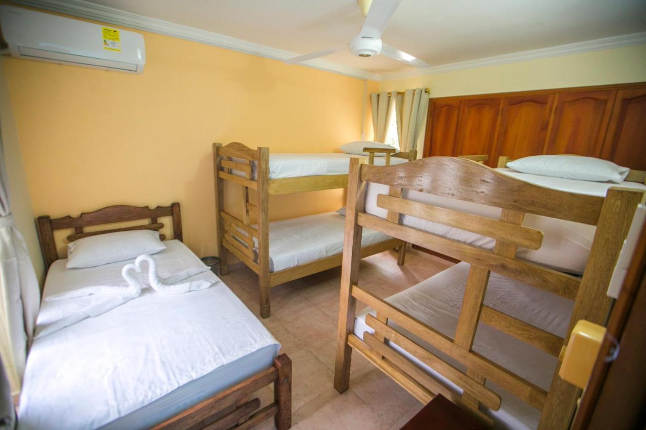 Hostal Cartagonova - Habitaciones Privadas Y Amplias Cerca A Zonas Turisticas Cartagena Ngoại thất bức ảnh