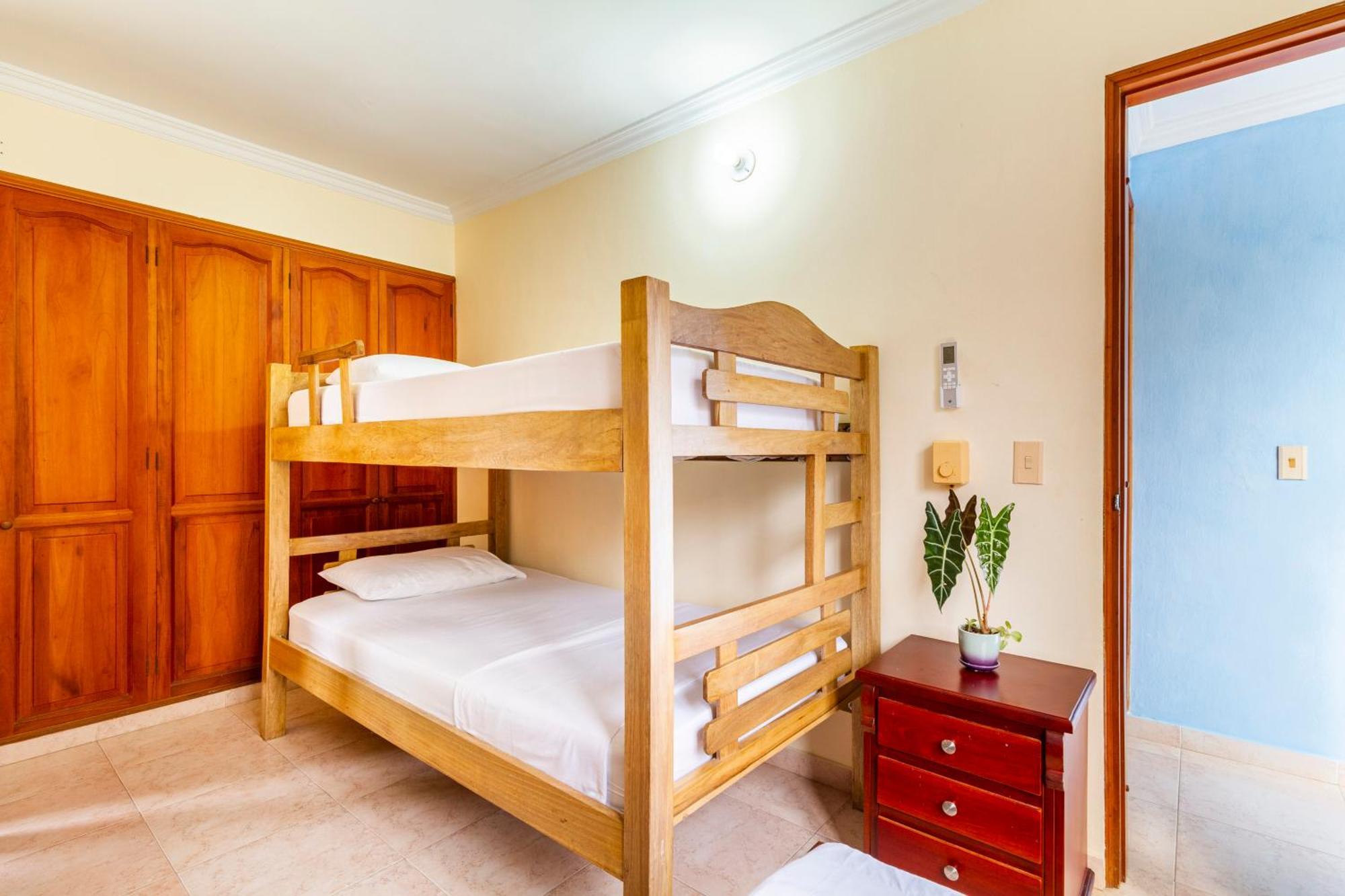 Hostal Cartagonova - Habitaciones Privadas Y Amplias Cerca A Zonas Turisticas Cartagena Ngoại thất bức ảnh