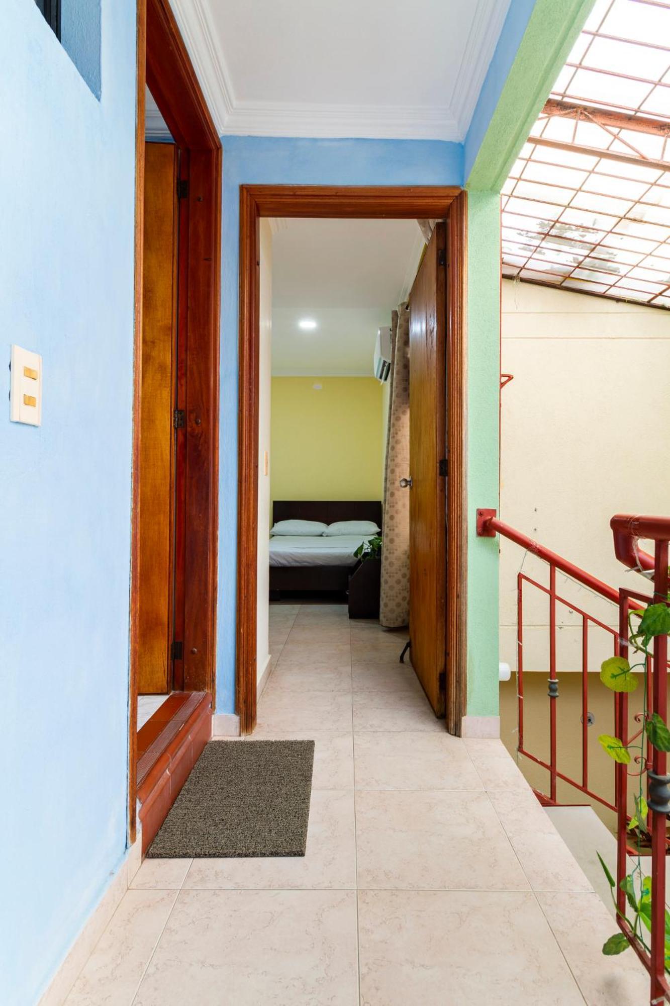 Hostal Cartagonova - Habitaciones Privadas Y Amplias Cerca A Zonas Turisticas Cartagena Ngoại thất bức ảnh