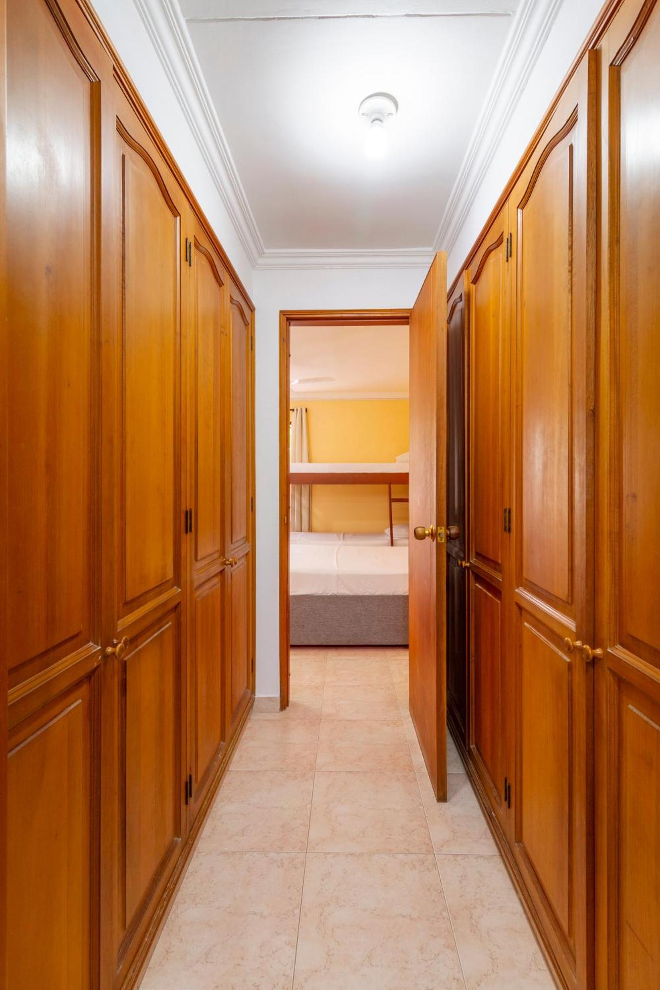 Hostal Cartagonova - Habitaciones Privadas Y Amplias Cerca A Zonas Turisticas Cartagena Ngoại thất bức ảnh
