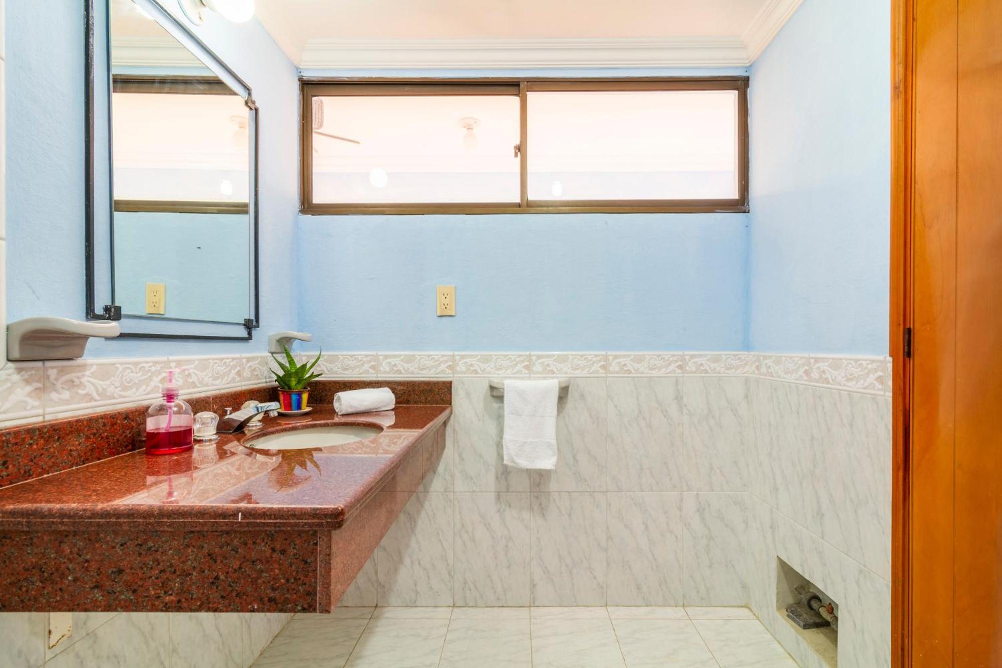 Hostal Cartagonova - Habitaciones Privadas Y Amplias Cerca A Zonas Turisticas Cartagena Ngoại thất bức ảnh