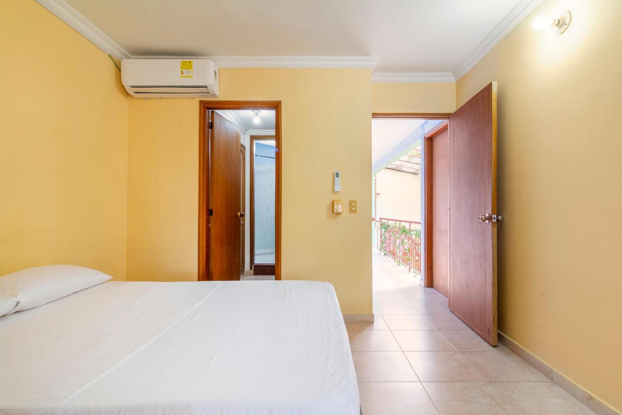 Hostal Cartagonova - Habitaciones Privadas Y Amplias Cerca A Zonas Turisticas Cartagena Ngoại thất bức ảnh