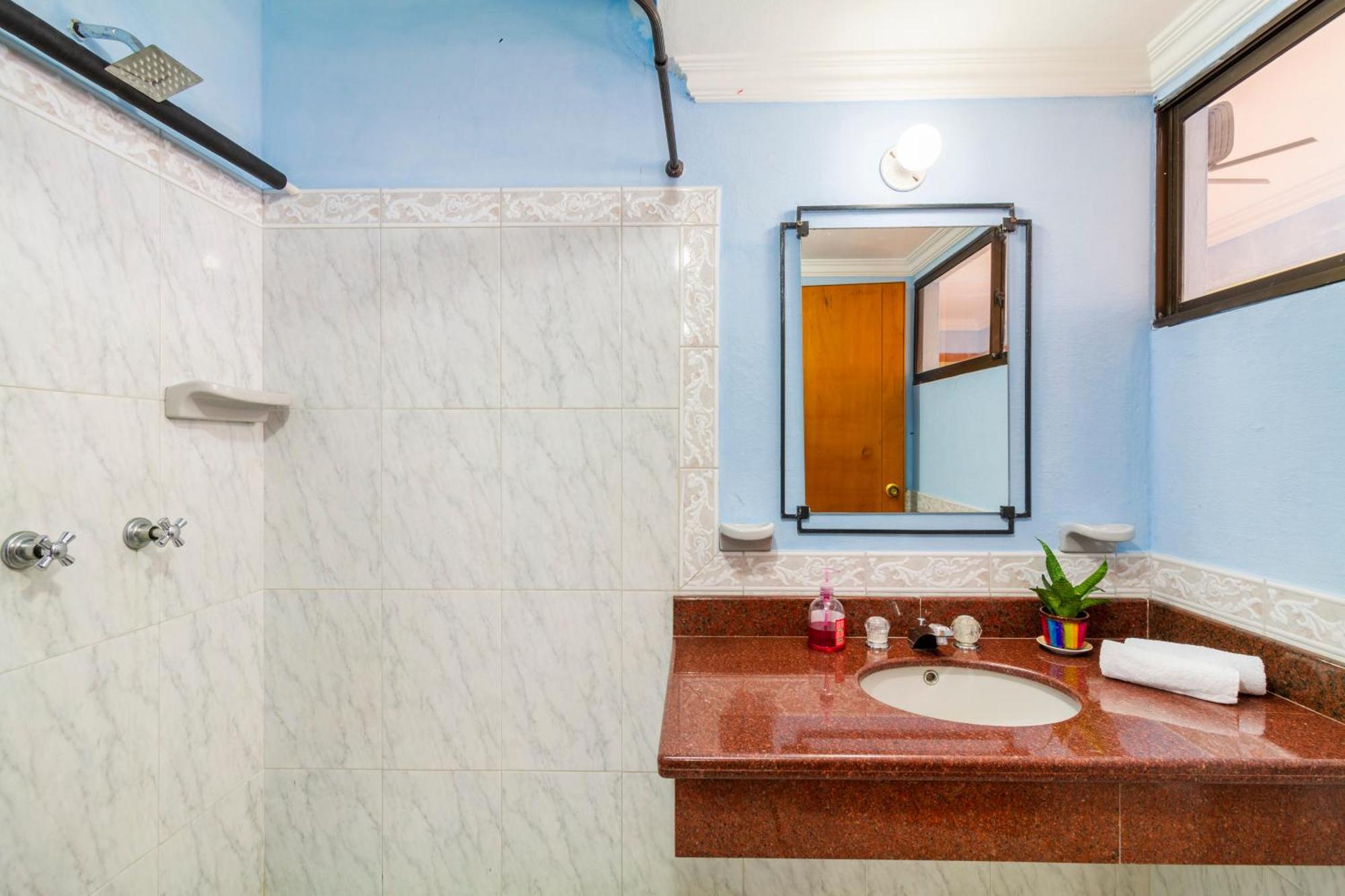 Hostal Cartagonova - Habitaciones Privadas Y Amplias Cerca A Zonas Turisticas Cartagena Ngoại thất bức ảnh